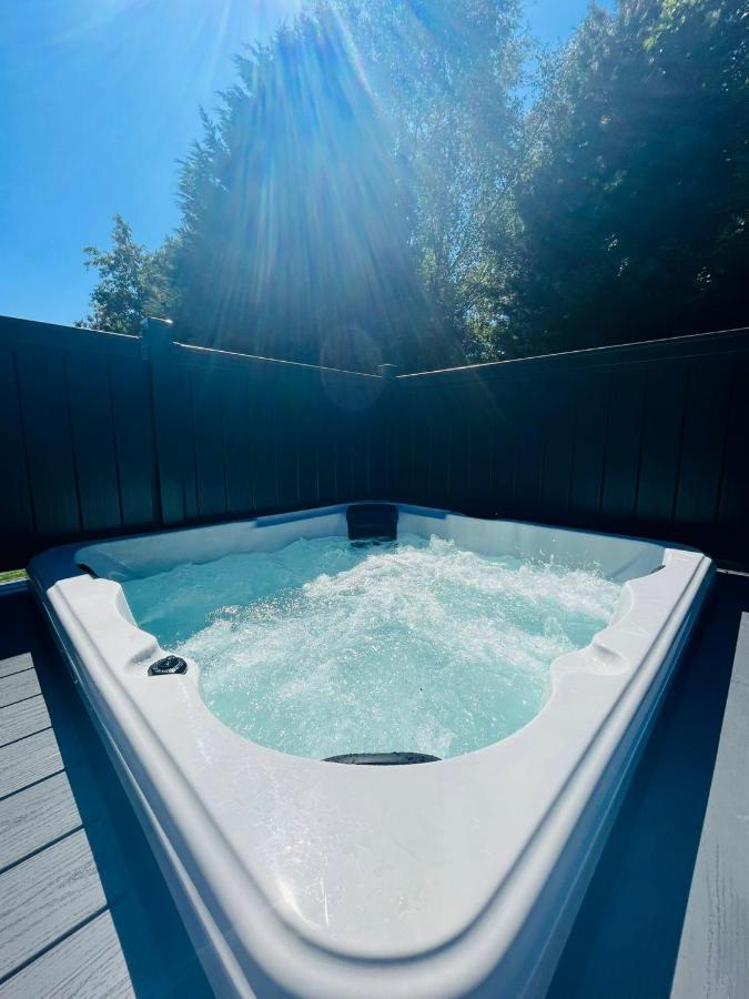 Copse View Lodge With Hot Tub York Dış mekan fotoğraf