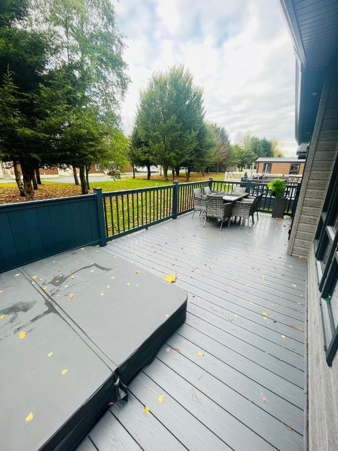 Copse View Lodge With Hot Tub York Dış mekan fotoğraf