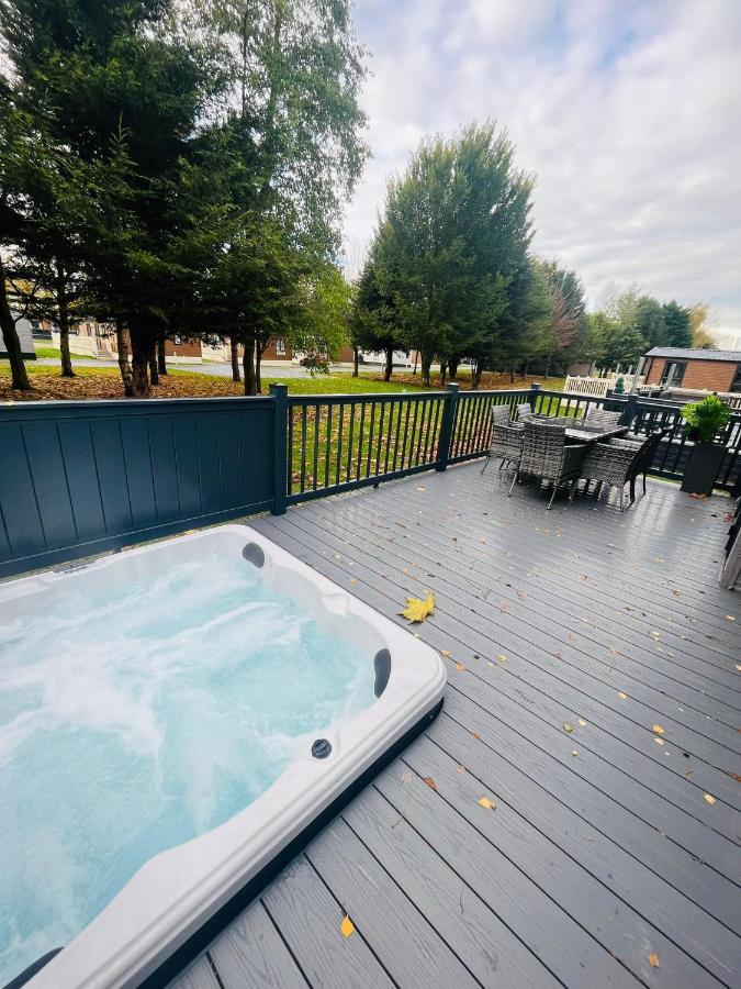 Copse View Lodge With Hot Tub York Dış mekan fotoğraf